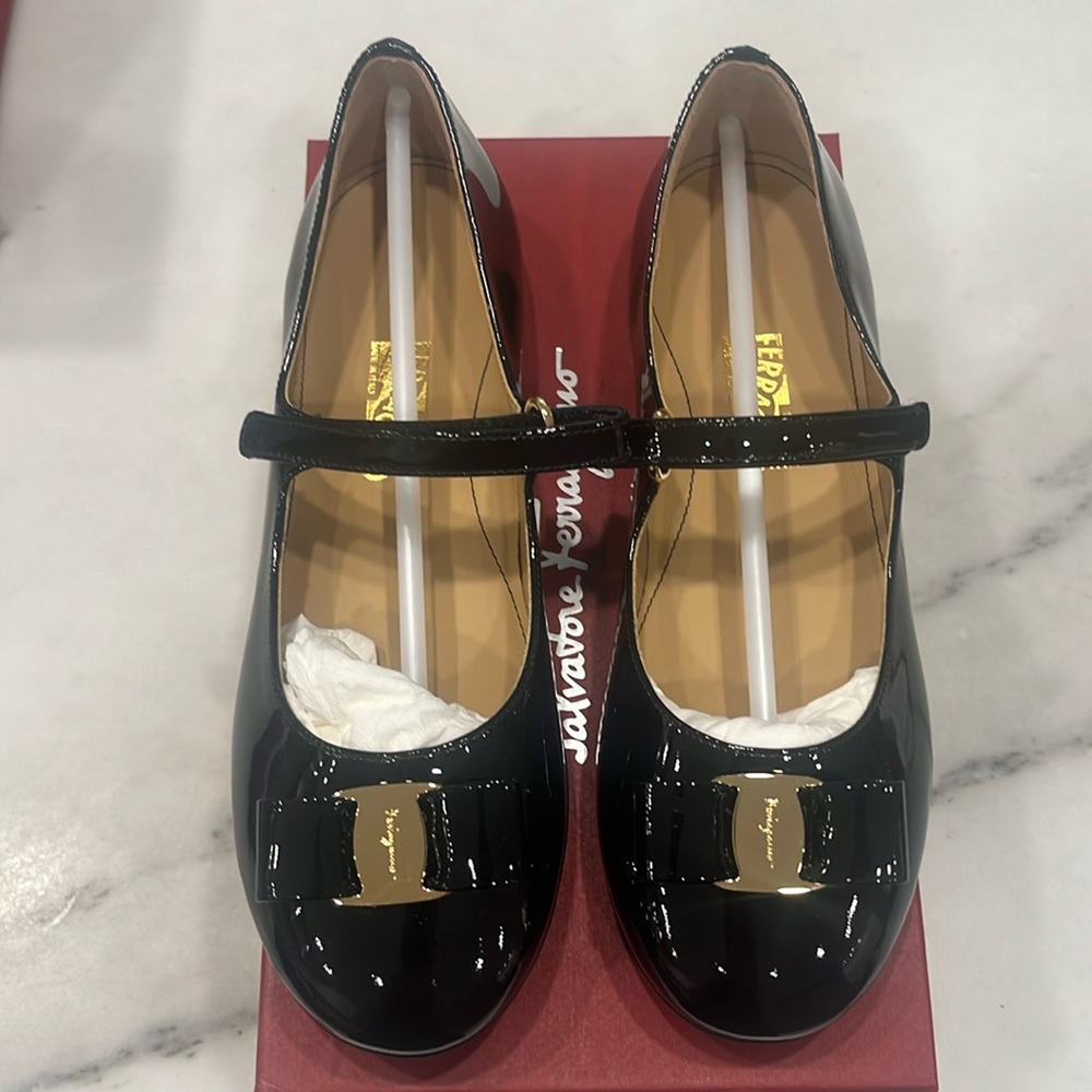 Black patent shoes